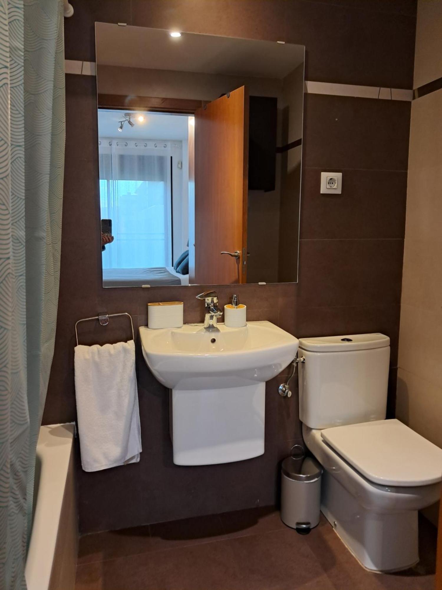 Modern Apartment, With Parking, Close To The Beach!! Sant Adrià de Besòs Esterno foto